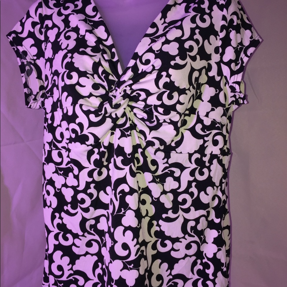 Short sleeve white and black top large